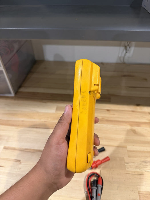 FLUKE 179 MULTIMETER W/ LEADS & CLIPS (SHIPS FAST)