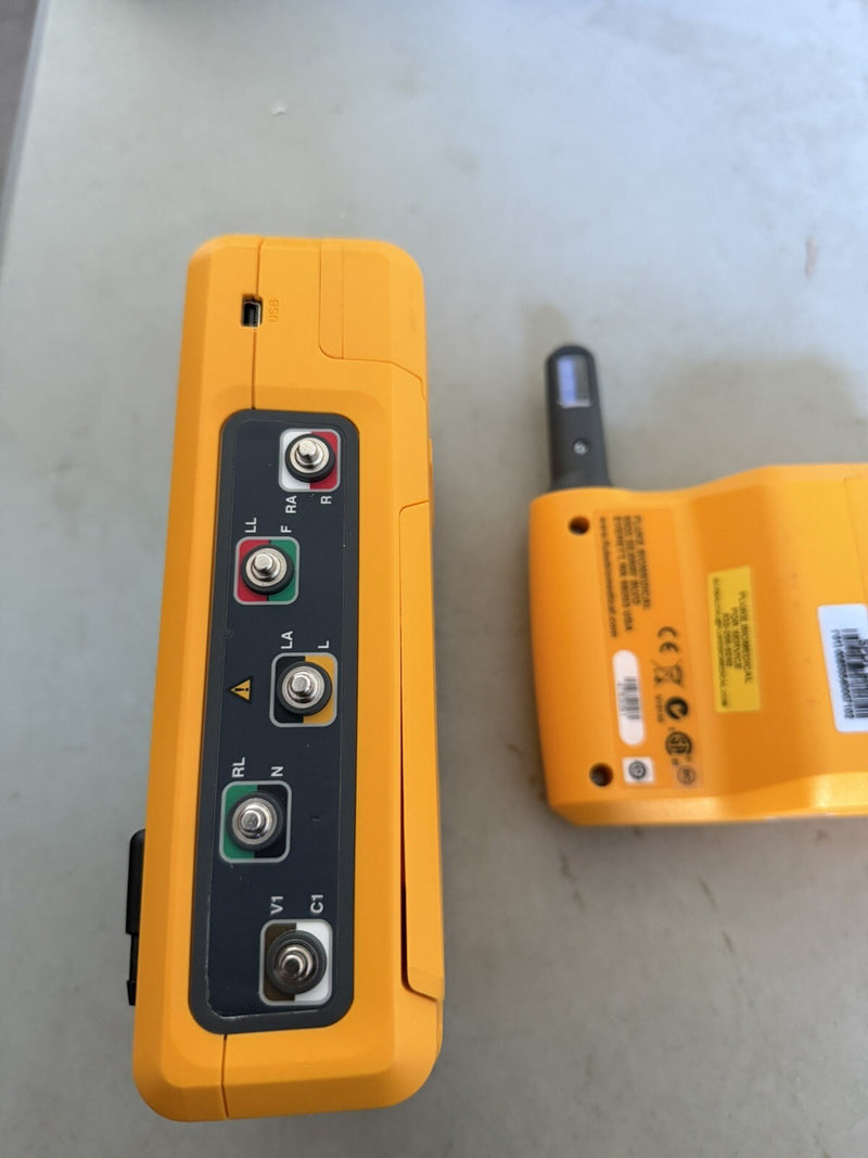 FLUKE BIOMEDICAL PROSIM 4 & SPOT LIGHT KIT WITH BAG & CHARGER TESTED