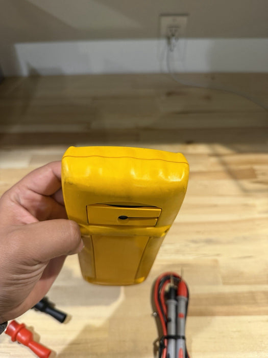 FLUKE 79 III TRUE RMS DIGITAL MULTIMETER W/ LEADS & CLIPS (TESTED) SHIPS FAST