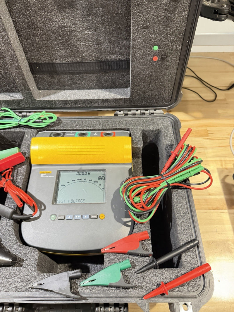FLUKE 1550C 5KV INSULATION TESTER W LEADS & CASE - FREE SHIPPING