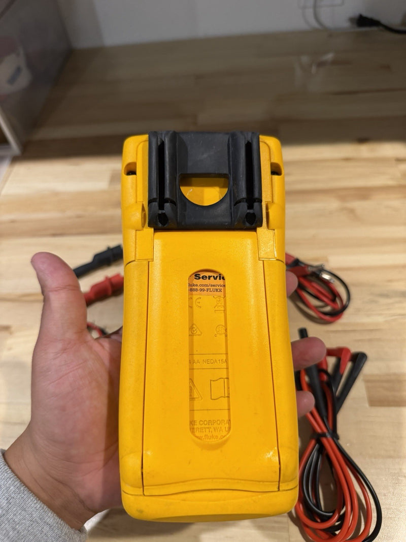 FLUKE 725 MULTIFUNCTION PROCESS CALIBRATOR WITH LEADS & CLIPS