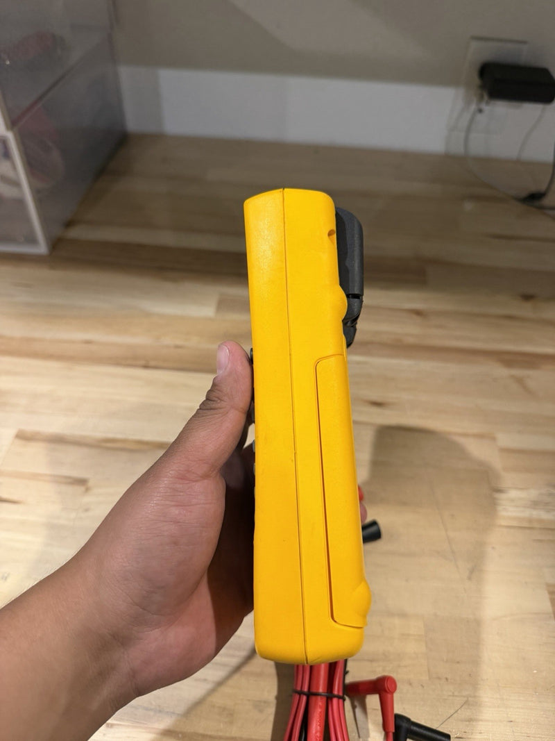 FLUKE 725 MULTIFUNCTION PROCESS CALIBRATOR WITH LEADS & CLIPS TESTED