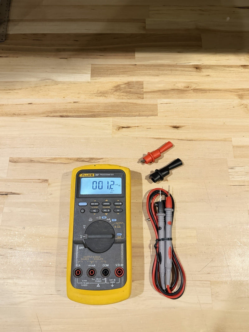 FLUKE 787 PROCESS METER WITH LEADS & CLIPS USED