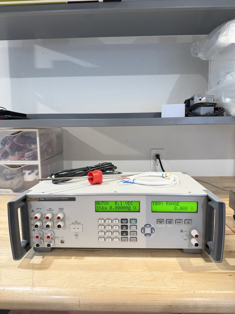 FLUKE 7526A PRECISION PROCESS CALIBRATOR WITH PROBE & CHARGER TESTED