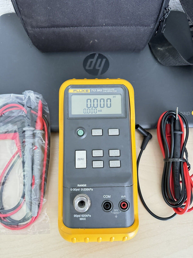 FLUKE 713 30G PRESSURE CALIBRATOR WITH LEADS & BAG