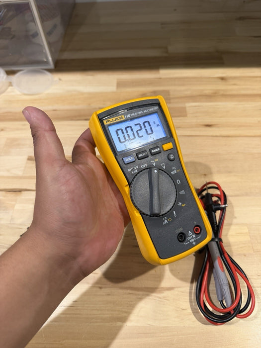 FLUKE 117 TRUE RMS MULTIMETER W/LEADS & CLIPS (TESTED) SHIPS FAST