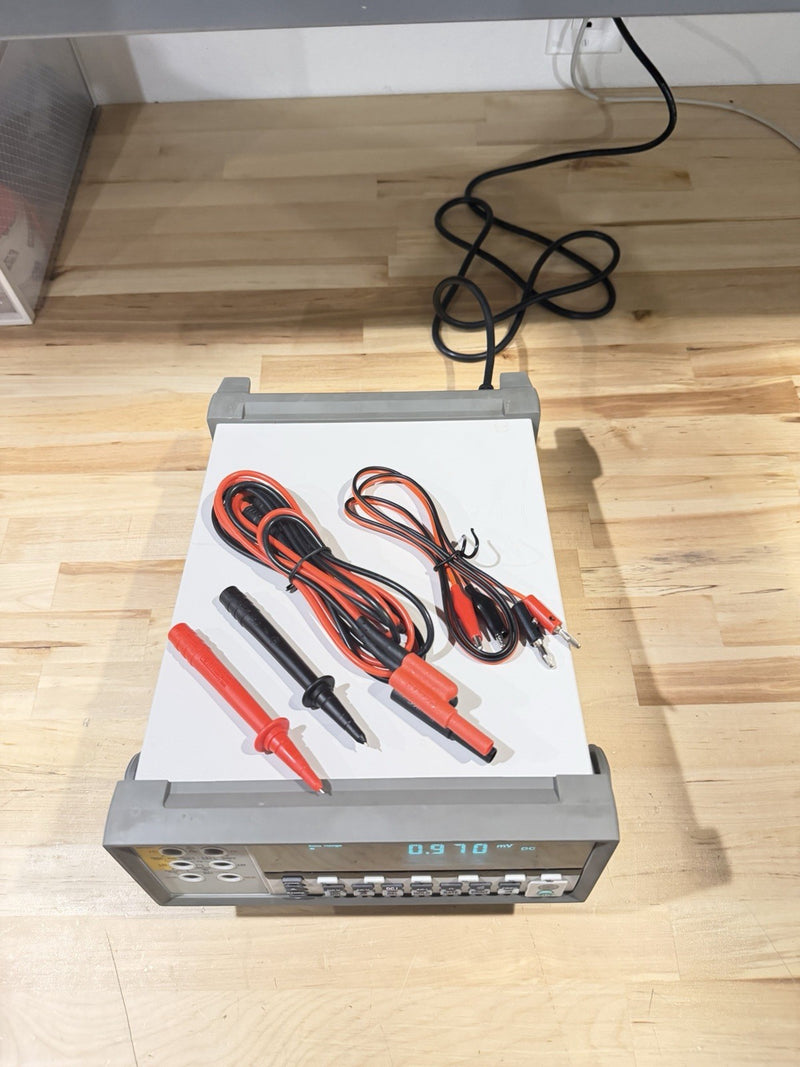 FLUKE 8808A 5.5 DIGITAL MULTIMETER WITH LEADS & CHARGER TESTED