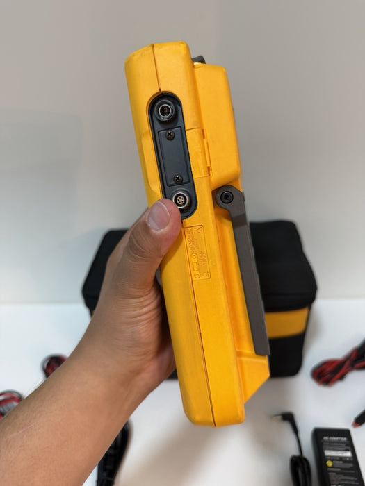 FLUKE 741B DOCUMENTING PRCESS CALIBRATOR WITH LEADS & CHARGER TESTED