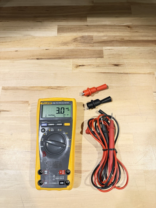 FLUKE 179 MULTIMETER WITH LEADS & CLIPS