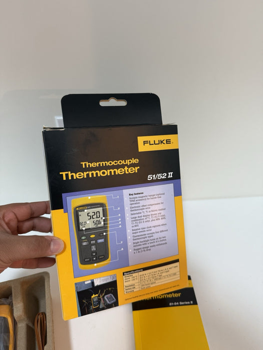FLUKE 51 II THERMOCOUPLE THERMOMETER WITH PROBE NEW