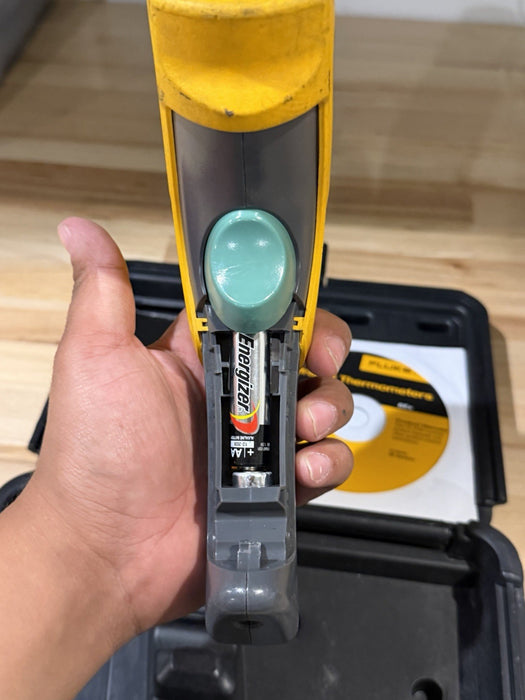 FLUKE 568 IR THERMOMETER WITH CASE TESTED