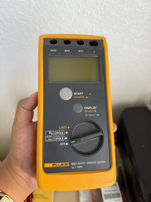 FLUKE 1621 EARTH GROUND TESTER WITH LEADS & ACCESSORIES TESTED