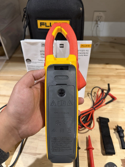 FLUKE 378 FC NON-CONTACR VOLTAGE CLAMP METER W/ LEADS & CASE - SHIPS FAST