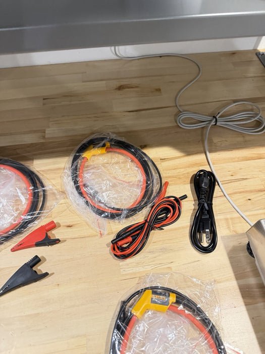 FLUKE 1748 3 PHASE POWER QUALITY LOGGER & ACCESSORIES (TESTED) - FREE SHIPPING
