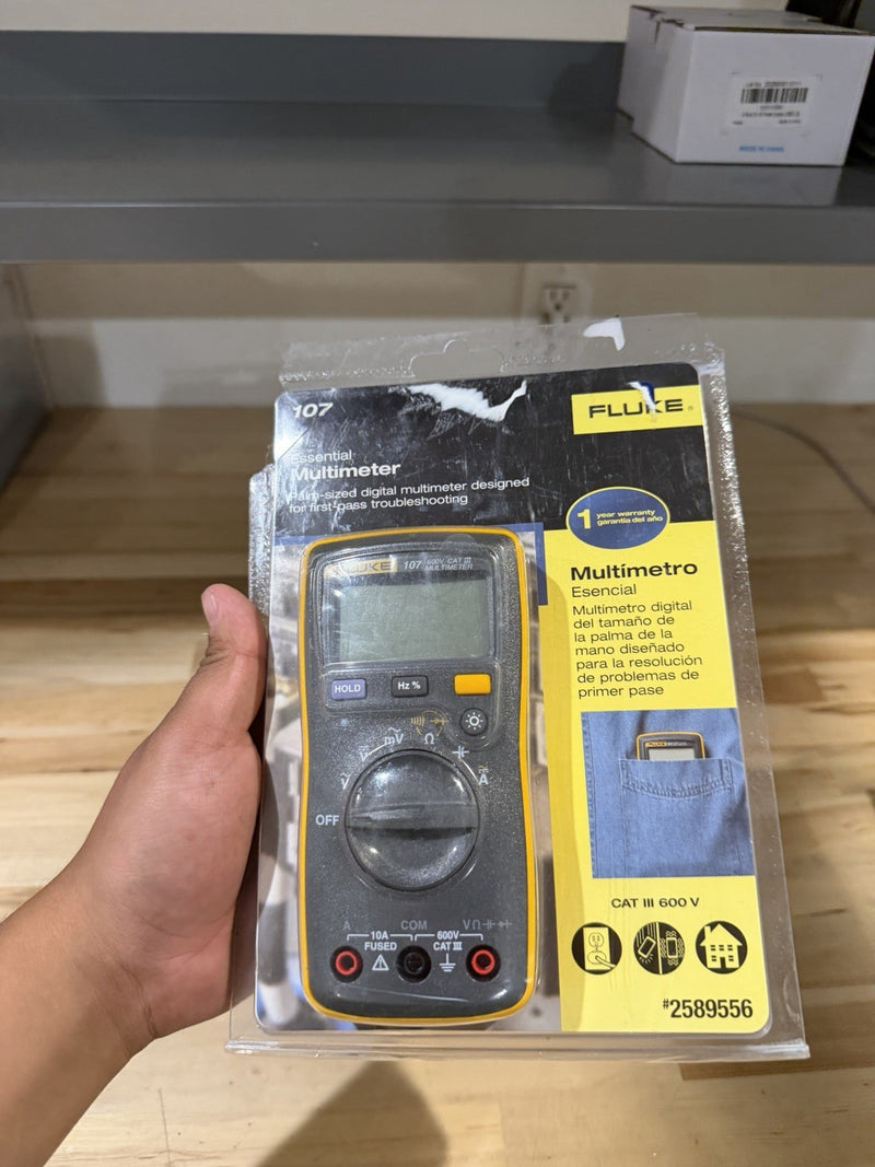 FLUKE 107 METER AC/DC 600V CAT III MULTIMETER WITH LEADS