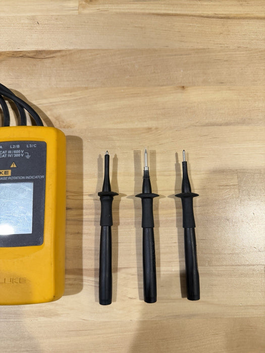 FLUKE 9040 DIGITAL PHASE ROTATION INDICATOR METER TESTED