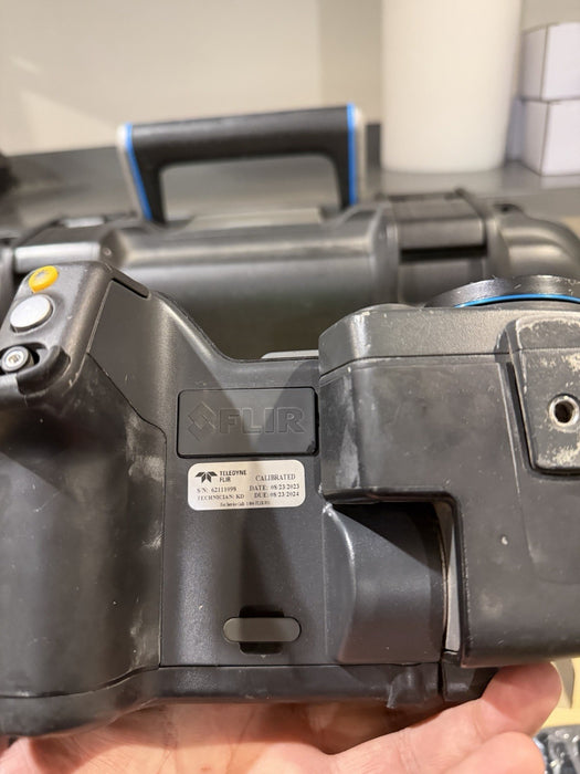 FLIR T440 THERMAL IMAGING CAMERA W/ ACCESSORIES & CASE (TESTED) FREE SHIPPING