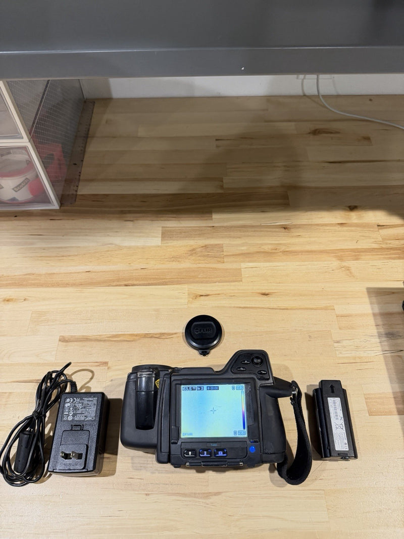 FLIR T440 THERMAL IMAGING CAMERA WITH CHARGER & BATTERY TESTED