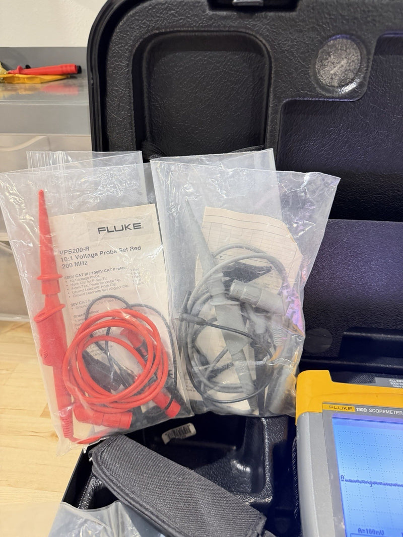 FLUKE 199B SCOPEMETER 200MHZ 2.5GS/S WITH ACCESSORIES & CASE TESTED