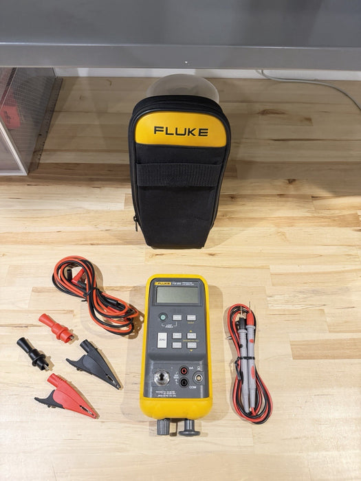 FLUKE 718 30G PRESSURE CALIBRATOR W/ LEADS & BAG (FREE SHIPPING) TESTED