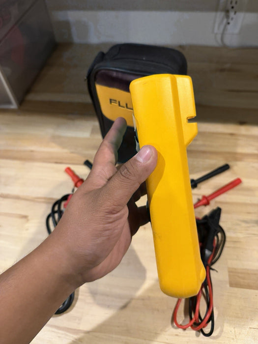 FLUKE 1507 INSULATION MULTIMETER W/ LEADS & CLIPS - SHIPS FAST