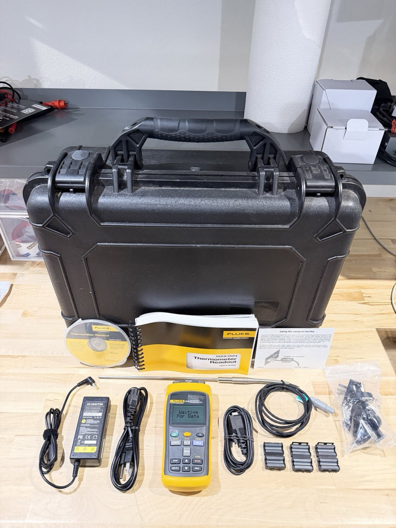 FLUKE 1523 REFERENCE THERMOMETER WITH PROBE KIT & ACCESSORIES TESTED