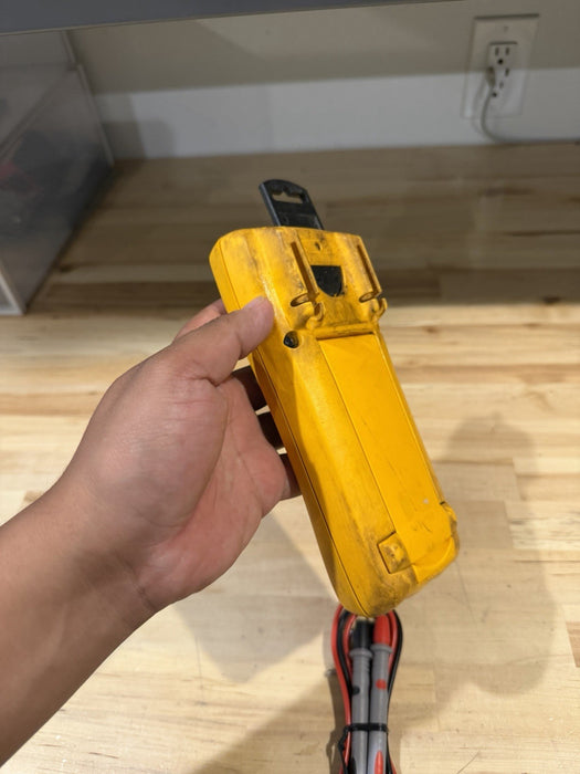 FLUKE 179 MULTIMETER WITH LEADS & CLIPS