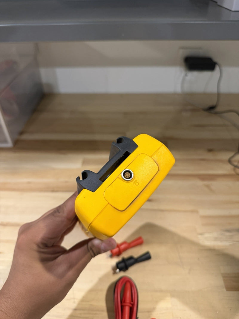 FLUKE 725 MULTIFUNCTION PROCESS CALIBRATOR WITH LEADS & CLIPS TESTED