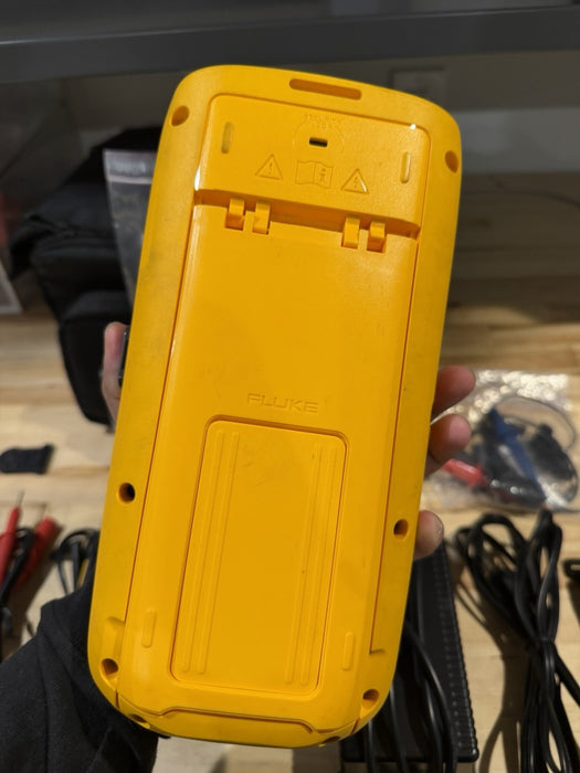 FLUKE 123B INDUSTRIAL SCOPEMETER 20MHZ W/ ACCESSORIES & BAG - FREE SHIPPING