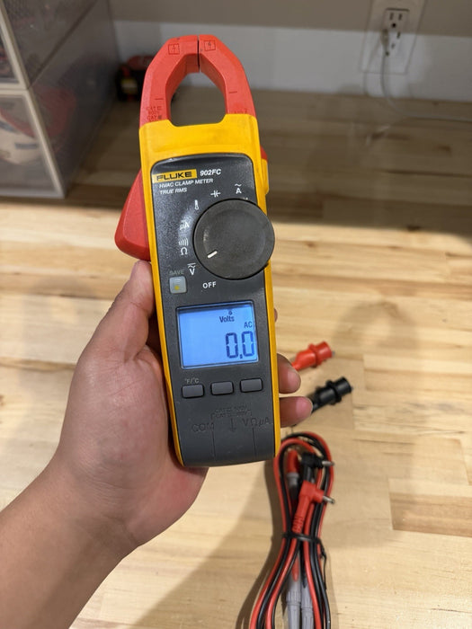 FLUKE 902 FC HVAC CLAMP METER TRUE RMS W LEADS & CLIPS