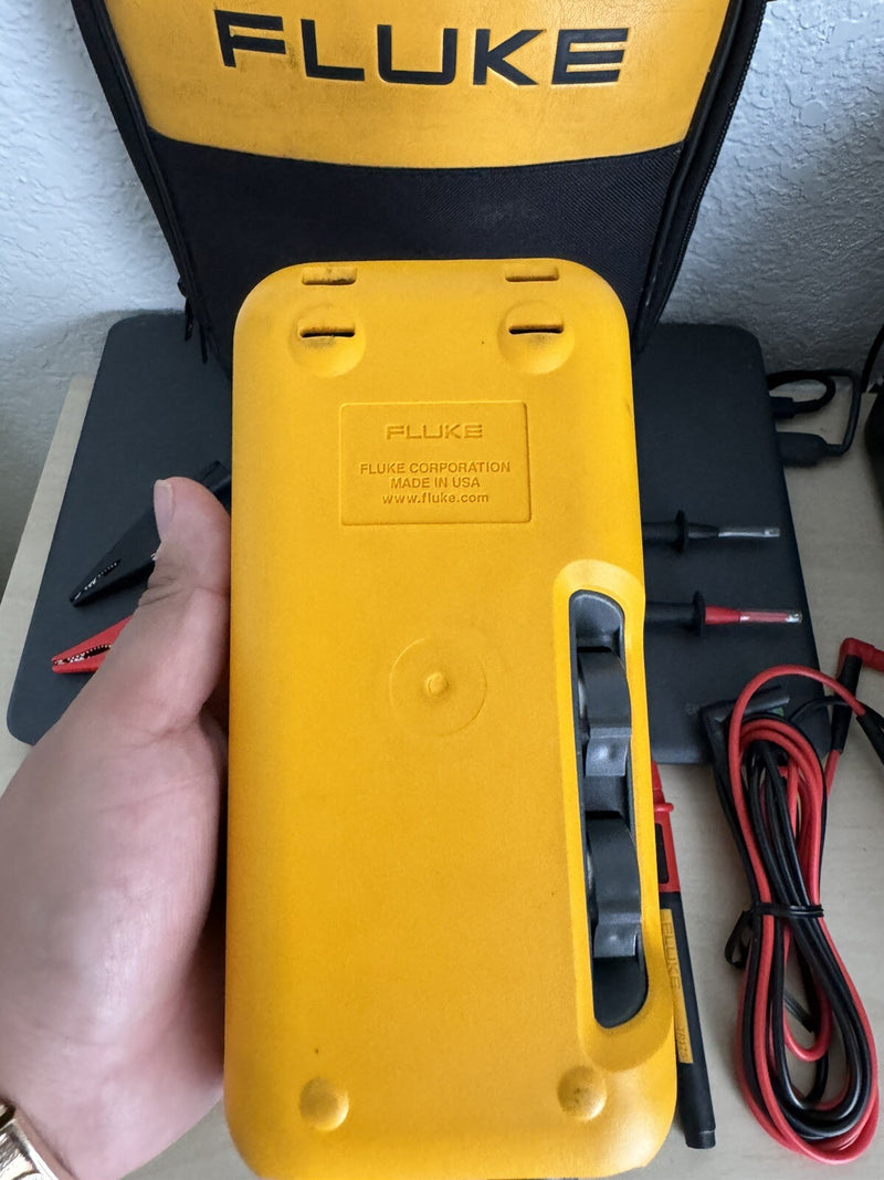 FLUKE 718-300G PRESSURE CALIBRATOR LEADS & ACCESSORIES