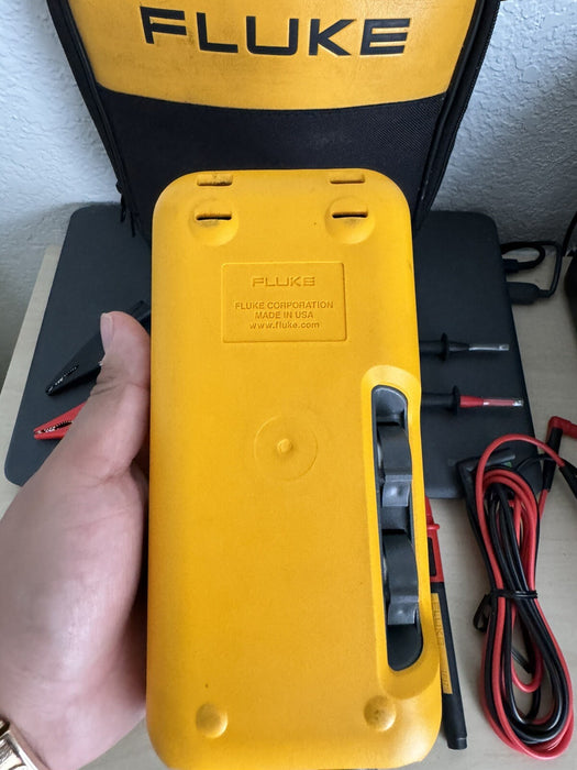 FLUKE 718-300G PRESSURE CALIBRATOR LEADS & ACCESSORIES