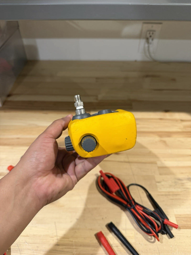 FLUKE 719 PRO 30G ELECTRIC PRESSURE CALIBRATOR W/ ACCESSORIES (SHIPS FREE)
