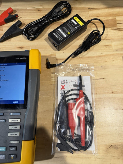 FLUKE 190M-2 MEDICAL SCOPEMETER SERIES III 2CH 200MHZ W/ ACCESSORIES (TESTED)