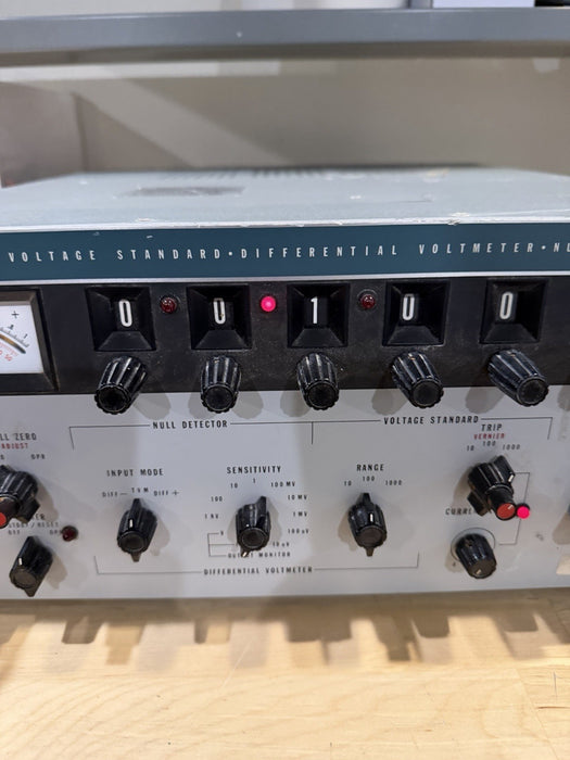 FLUKE 335D DC VOLTAGE STANDARD DIFFERENTIAL VOLT-METER NULL DETECTOR (TESTED)