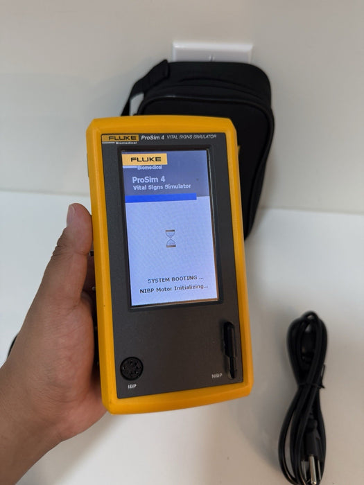 FLUKE PROSIM 4 VITAL SIGNS & ECG SIMULATOR W/ BAG & CHARGER (TESTED) SHIPS FREE