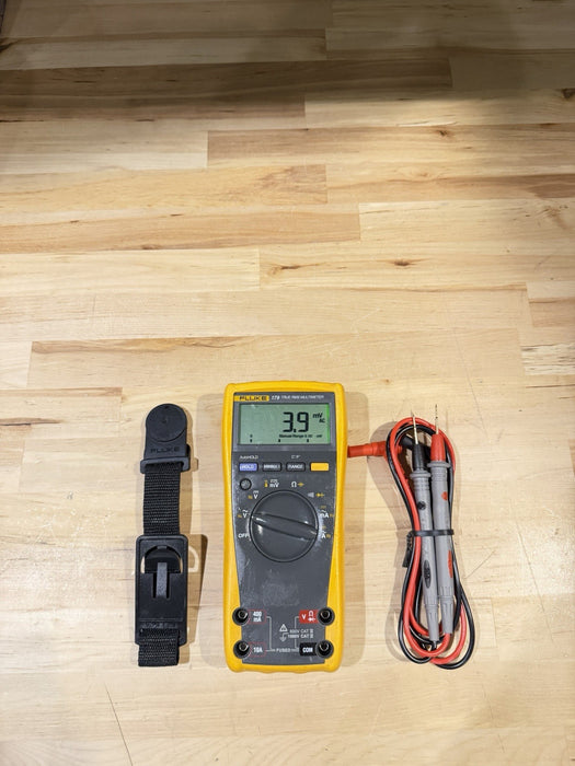 FLUKE 179 MULTIMETER WITH LEADS & CLIPS