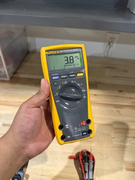 FLUKE 179 MULTIMETER WITH LEADS & CLIPS