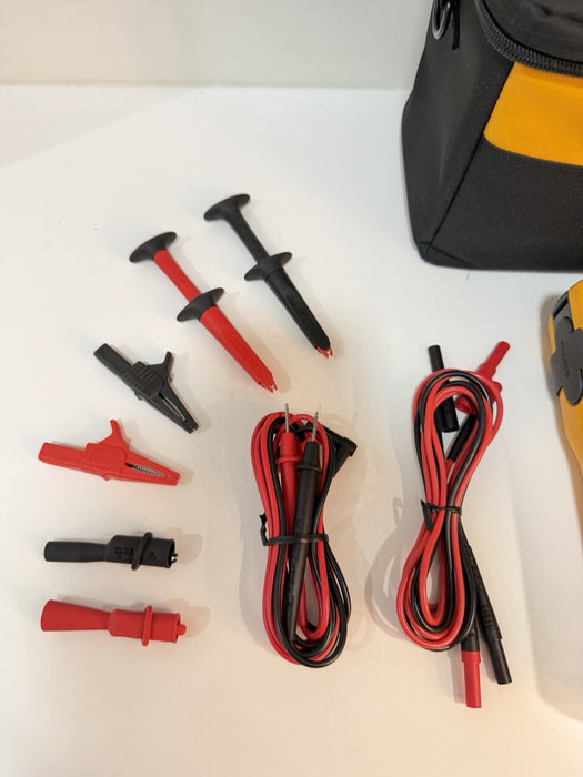 FLUKE 753 DOCUMENTING PROCESS CALIBRATOR WITH ACCESSORIES TESTED