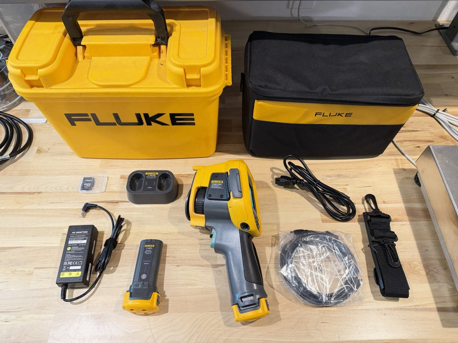 FLUKE TI480PRO IR CAMERA 60HZ 640 X 480 2 BATTERIES W/ CHARGE & CASE -SHIPS FREE