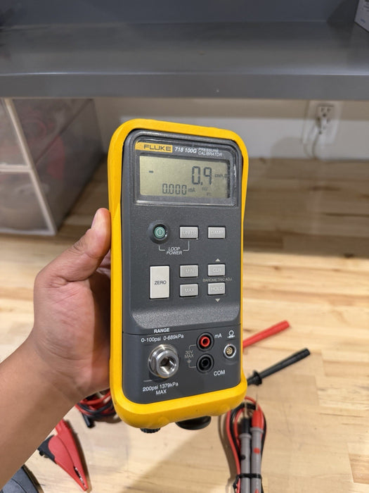 FLUKE 718 100G PRESSURE CALIBRATOR W/ ACCESSORIES (FREE SHIPPING) TESTED