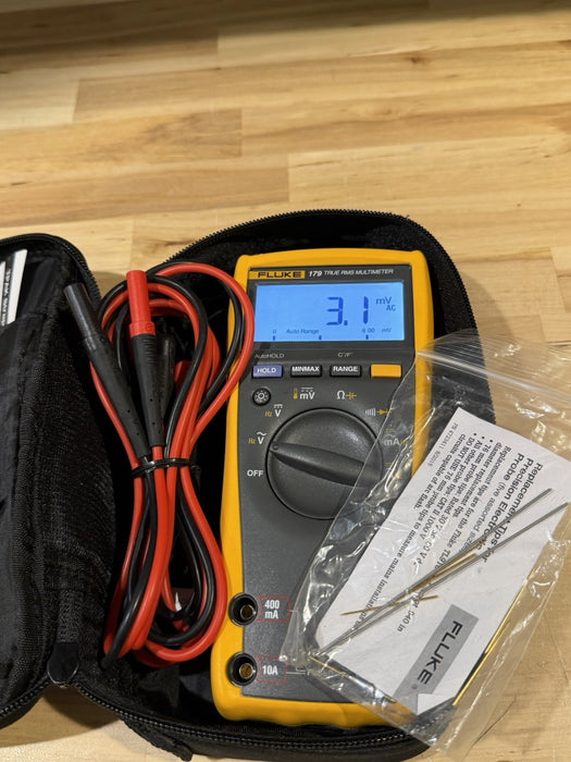 FLUKE 179/EDA2 MULTIMETER COMBO KIT W/ BAG & ACCESSORIES - TESTED