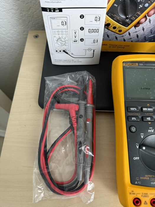 FLUKE 789 PROCESS METER WITH LEADS & CLIPS