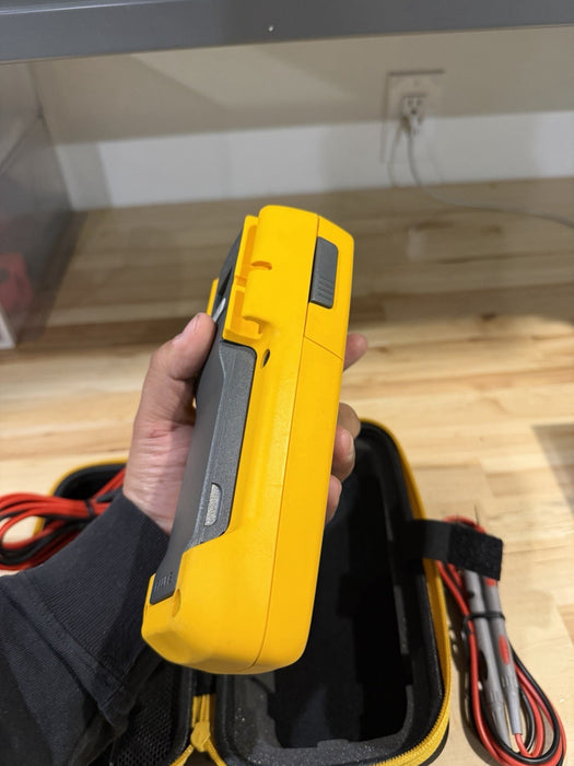 FLUKE 233 KIT REMOTE DISPLAY AUTOMOTIVE DIGITAL MULTIMETER