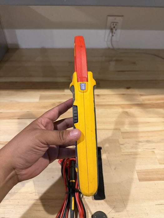 FLUKE 378 FC NON-CONTACT VOLTAGE CLAMP METER WITH LEADS