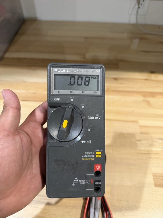 FLUKE 70 II MULTIMETER WITH LEADS TESTED