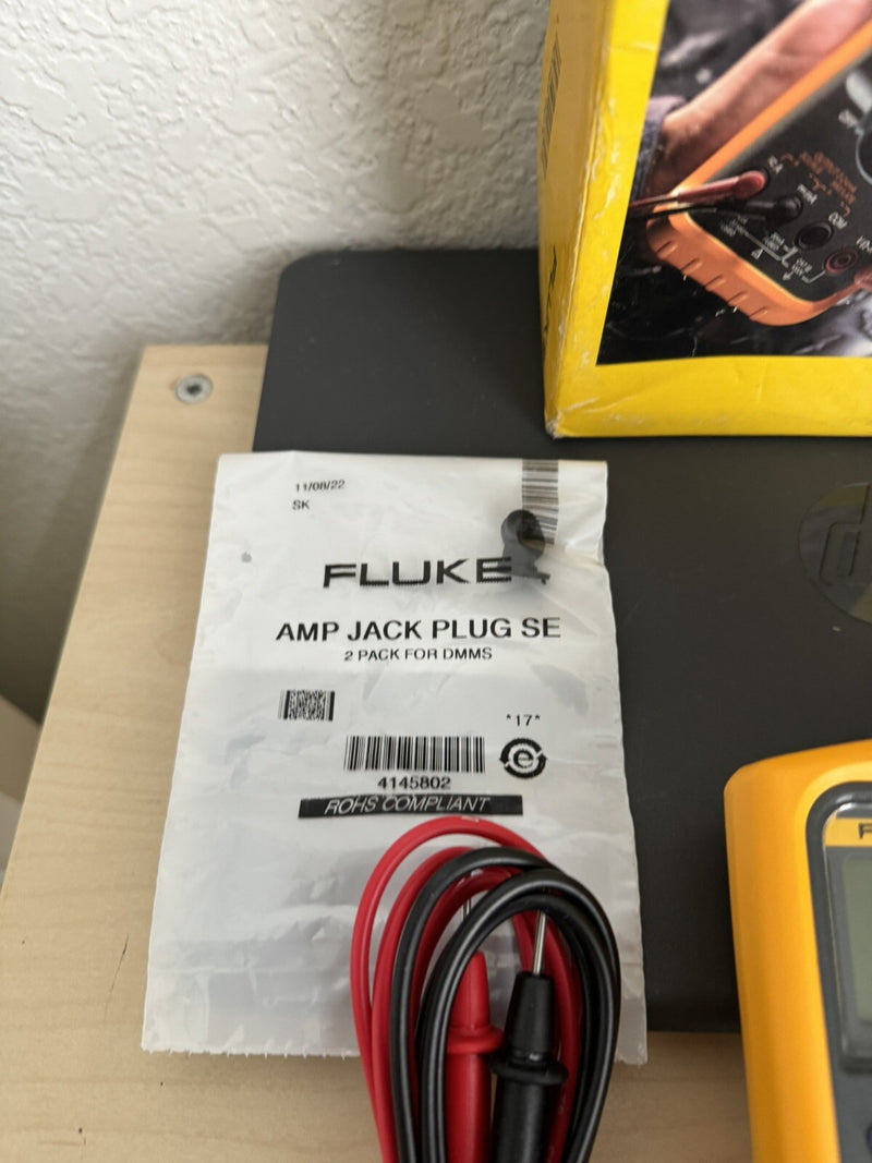 FLUKE 787 PROCESSMETER WITH BOX MANUALS & LEADS