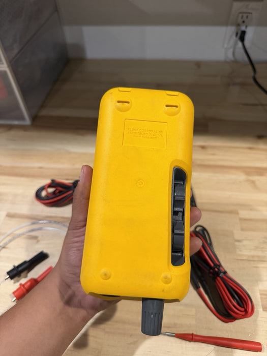 FLUKE 719 100G PRESSURE CALIBRATOR W/ LEADS & EXTRAS (TESTED) PERFECT CONDITION