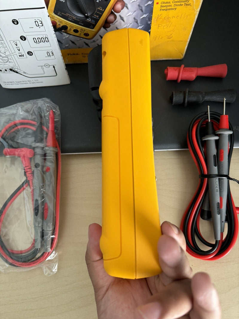 FLUKE 789 PROCESS METER WITH LEADS & CLIPS