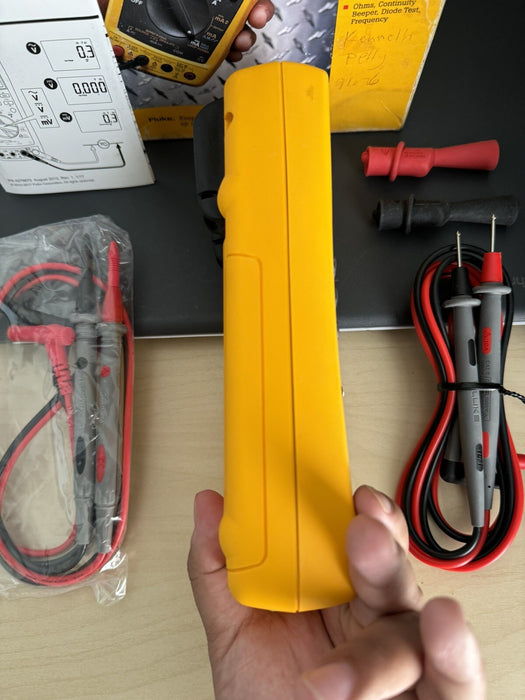 FLUKE 789 PROCESS METER WITH LEADS & CLIPS